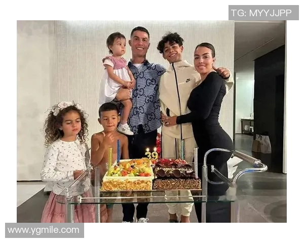 足球明星的女友们都有哪些共同特点和生活方式揭秘