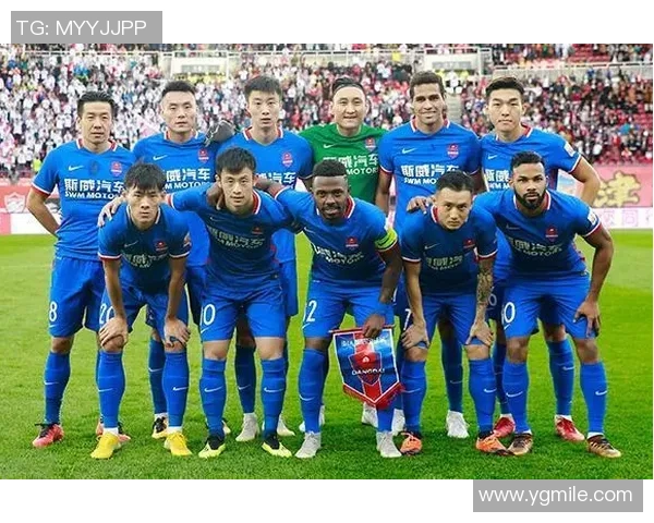 重庆足球队在总决赛积分榜中以81分稳居第一名展现强劲实力