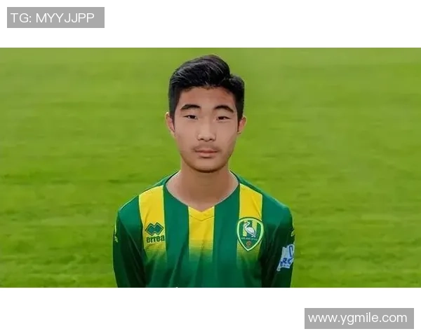 用形容词描绘足球明星的魅力与风采，揭示他们背后的故事与成就